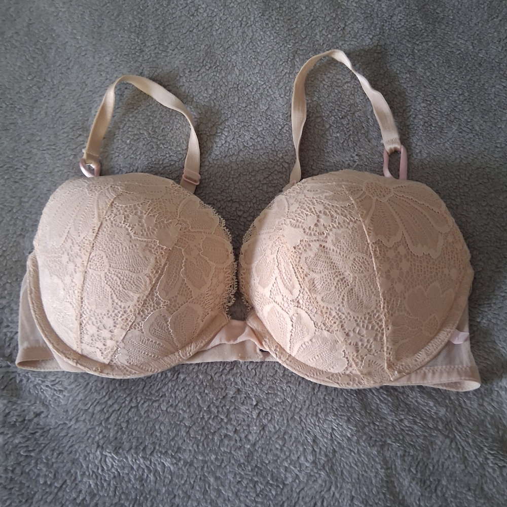 Victoria's Secret Blush Lace Push-Up Bra 32D Nude Peach Floral Mesh Underwire